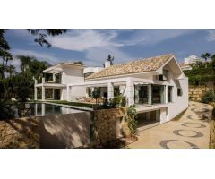 Villa de 5 dormitorios y 6 baños localizada en El Paraiso, Estepona