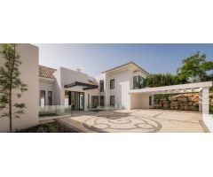 Villa de 5 dormitorios y 6 baños localizada en El Paraiso, Estepona