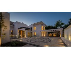 Villa de 5 dormitorios y 6 baños localizada en El Paraiso, Estepona