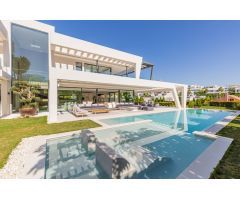 Villa de 6 dormitorios y 8 baños en Nueva Andalucía, Marbella. Obra Nueva
