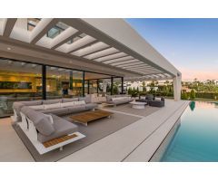 Villa de 6 dormitorios y 8 baños en Nueva Andalucía, Marbella. Obra Nueva