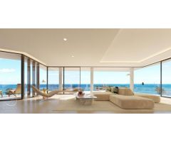 Lujoso Dúplex de 2 dormitorios, 2 baños con espectaculares vistas a la Bahía de Estepona. Obra Nueva
