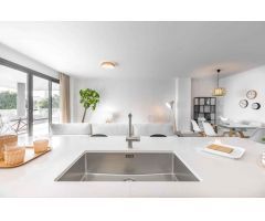 Piso en planta baja de 2 dormitorios y 2 baños con Terraza y Jardín situado en Estepona. Obra Nueva