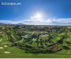 Villa de lujo de 4 dormitorios y 5 baños en Estepona junto a Campo de Golf El Campanario. Obra Nueva