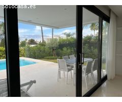 Villa de lujo de 4 dormitorios y 5 baños en Estepona junto a Campo de Golf El Campanario. Obra Nueva