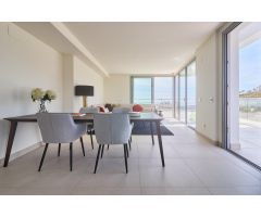 Ático de 2 dormitorios y 2 baños con espectaculares vistas al Mar y Campo de Golf. Obra Nueva