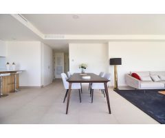 Ático de 2 dormitorios y 2 baños con espectaculares vistas al Mar y Campo de Golf. Obra Nueva