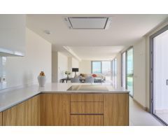 Ático de 2 dormitorios y 2 baños con espectaculares vistas al Mar y Campo de Golf. Obra Nueva