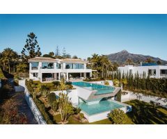 Moderna villa de lujo de 6 dormitorios y 6 baños en La Cerquilla, Nueva Andalucía, Marbella