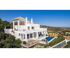 Villa de lujo de 5 dormitorios y 5 baños en Altos de los Monteros, Marbella