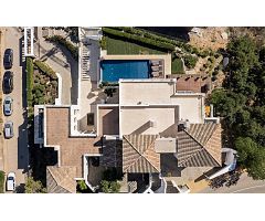 Villa de lujo de 5 dormitorios y 5 baños en Altos de los Monteros, Marbella