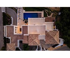 Villa de lujo de 5 dormitorios y 5 baños en Altos de los Monteros, Marbella