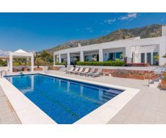 Villa de 5 dormitorios y 5 baños con vistas al mar y montaña. La Alquería, Mijas