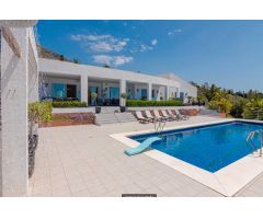 Villa de 5 dormitorios y 5 baños con vistas al mar y montaña. La Alquería, Mijas