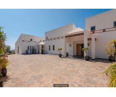 Villa de 5 dormitorios y 5 baños con vistas al mar y montaña. La Alquería, Mijas