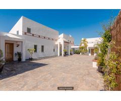 Villa de 5 dormitorios y 5 baños con vistas al mar y montaña. La Alquería, Mijas