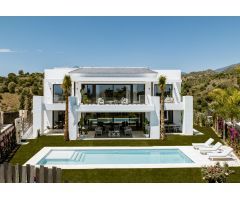 Villa de lujo 5 dormitorios y 6 baños con vistas al mar en la Milla de Oro, Marbella