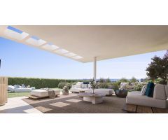 Apartamento planta baja de 3 dormitorios, 2 baños y jardín con vistas al mar. La Resina, Estepona