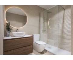 Apartamento de 2 dormitorios, 2 baños con vistas al mar. La Resina, Estepona