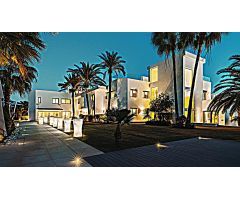 Villa de lujo de 11 dormitorios en exclusiva urbanización de Nueva Andalucía