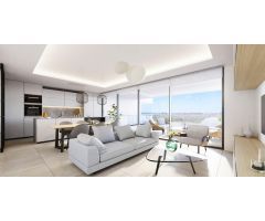 Ático dúplex de 4 dormitorios, 3 baños y vistas al mar en Estepona