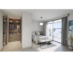 Ático dúplex de 4 dormitorios, 3 baños y vistas al mar en Estepona