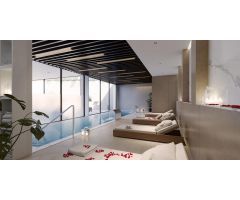 Ático dúplex de 4 dormitorios, 3 baños y vistas al mar en Estepona