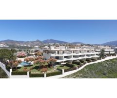 Apartamento planta baja de 3 dormitorios, 3 baños y amplio jardín. Estepona