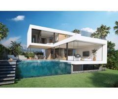 Villa de lujo de 4 dormitorios, 5 baños, solarium y jardín en El Paraiso, Estepona