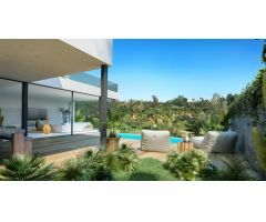Villa de lujo de 4 dormitorios, 5 baños, solarium y jardín en El Paraiso, Estepona