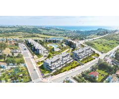 Apartamento bajo de 2 dormitorios con terraza, jardín y vistas al Mar en Valle Romano, Estepona