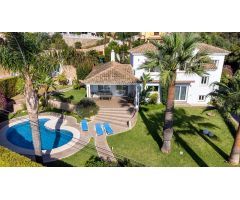 Villa de lujo de 4 dormitorios y 5 baños en Elviria, Marbella