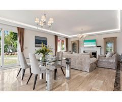 Villa de lujo de 4 dormitorios y 5 baños en Elviria, Marbella