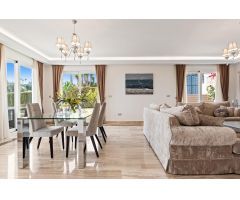 Villa de lujo de 4 dormitorios y 5 baños en Elviria, Marbella