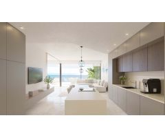 Apartamento de 3 dormitorios y 3 baños con piscina privada y vistas al mar. Fuengirola