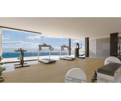 Apartamento de 3 dormitorios y 3 baños con piscina privada y vistas al mar. Fuengirola