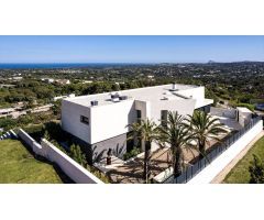 Villa de lujo de 5 dormitorios y 5 baños con Vistas al Mar, Sotogrande, San Roque