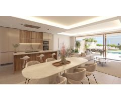 Apartamento planta baja de 2 dormitorios y 2 baños con jardín y piscina privada. Mijas Costa