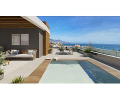 Apartamento planta baja de 3 dormitorios y 3 baños con jardín y piscina privada. Mijas Costa
