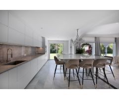 Villa de lujo de 5 dormitorios y 5 baños en Marbesa, Marbella Este