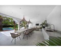 Villa de lujo de 5 dormitorios y 5 baños en Marbesa, Marbella Este