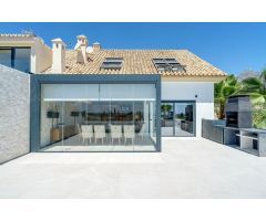 Ático dúplex reformado de 3 dormitorios, 3 baños con vistas al mar. Milla de Oro, Marbella