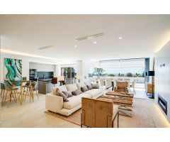 Ático dúplex reformado de 3 dormitorios, 3 baños con vistas al mar. Milla de Oro, Marbella