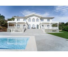Villa de lujo de 6 dormitorios, 7 baños y vistas al mar. Marbella Club Resort.