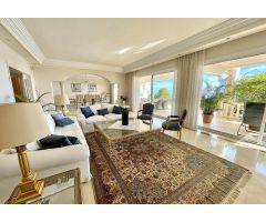 Villa de lujo de 6 dormitorios y 8 baños con vistas al mar. Cascada de Camoján, Marbella Norte