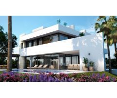 Villa de lujo de 4 dormitorios y 7 baños con vistas al Mar. Rio Real Golf, Marbella