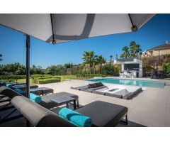 Villa de lujo de 6 dormitorios y 5 baños con vistas al golf y al mar. Valle Romano, Estepona