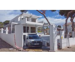 Villa de lujo de 4 dormitorios y 4 baños con vistas al mar. Marbesa, Marbella.