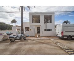 Villa de lujo de 4 dormitorios y 4 baños con vistas al mar. Marbesa, Marbella.