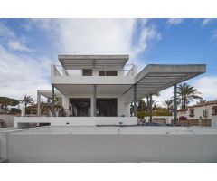 Villa de lujo de 4 dormitorios y 4 baños con vistas al mar. Marbesa, Marbella.